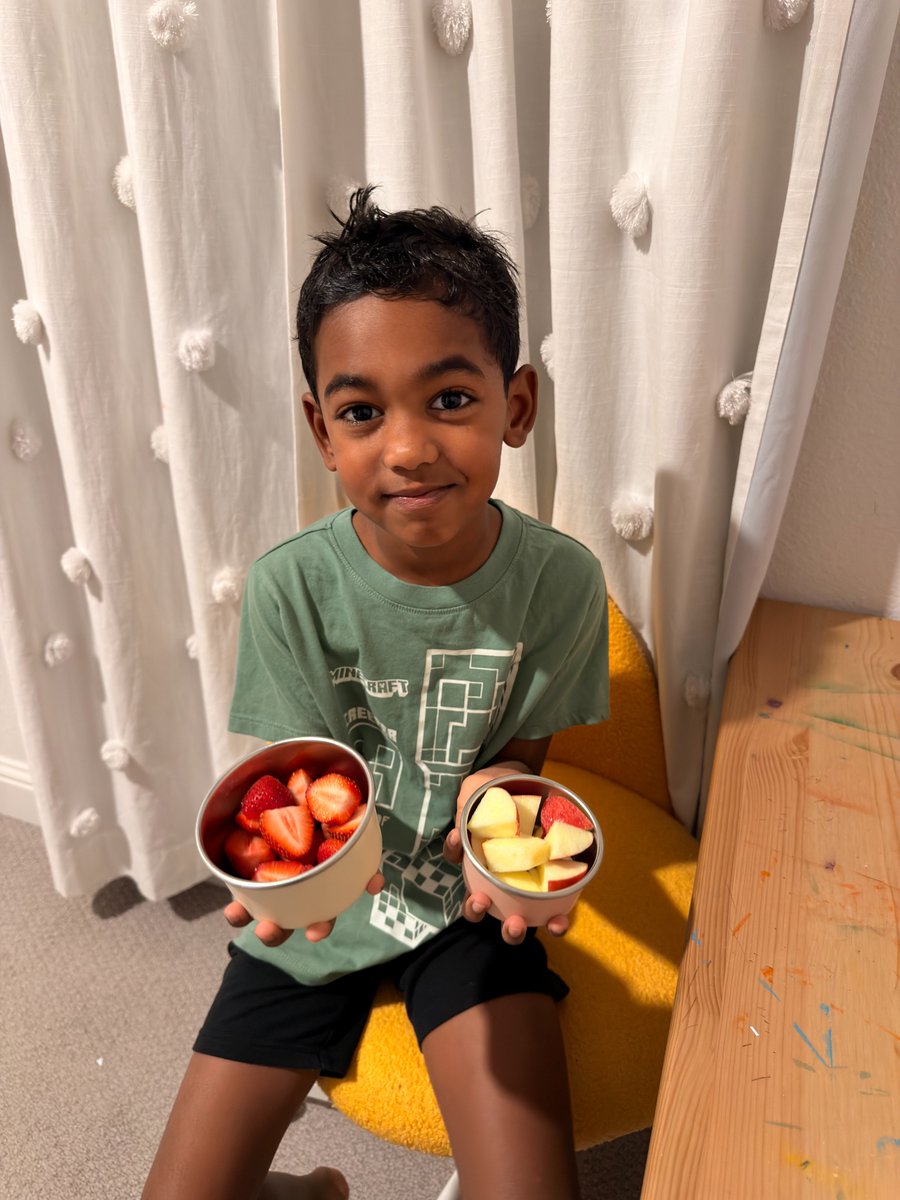 TynerTyners's tweet photo. Kids Teaching Kids 21-Day Challenge Healthy Snacker! I'm so proud of how you're fueling your body with delicious fruits! Keep up the great work! 🍓🍏🍎🍓 @BluebonnetES #ktk21day https://t.co/huALfH0Udt