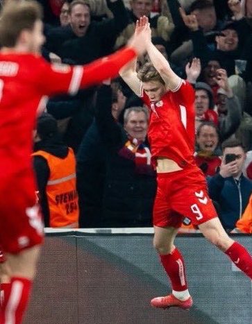 UTD_Seth001's tweet photo. 🚨Rasmus Højlund on hitting the SIUU celebration after his goal against Portugal:

🎙️ Reporter: “Rasmus, you celebrated with the SIUU after scoring against Portugal. What was behind that?”

🗣️ Rasmus Højlund: “Before the game, I spoke with Cristiano. I told him, ‘I hope you know that when I do that celebration, I’m not trying to take anything from you. I’m trying to carry something forward.’

“The last time I scored against Portugal and did the SIUU, Cristiano was on the pitch. Honestly, afterwards I felt like maybe I had disrespected him. That celebration belongs to him.

“But tonight was different.

“I did it to remind people that you cannot erase Cristiano Ronaldo’s legacy in one day. Portugal can move forward, new players can score goals, new players can wear the shirt, but what Cristiano has done for this country and for football is already history.

“I told him, ‘Cristiano, I promise you, I’ll represent you. I’ll carry your flag, not because I want to be you, but because I want the next generation to remember what you gave this sport.’

“He just smiled and said, ‘Then make sure you earn it.’

“And that meant a lot to me.

“So tonight, when I shouted SIUU, it wasn’t me trying to become Ronaldo.

It was me reminding the world that there will never be another one.”