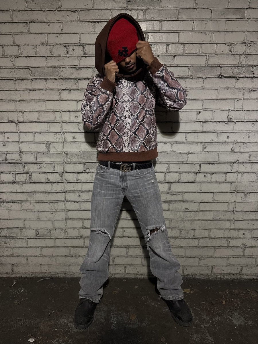 restinillumnti's tweet photo. FANGS!!! IM SO BLAKKILLUMNNTI !!! https://t.co/3t5erZ6fWq