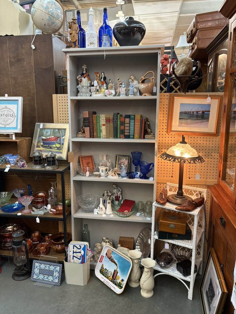 randystamps's tweet photo. Wow! What a blessing our #antique #vintage booth customers have been. We enjoyed our highest gross sales EVER in September! We love finding treasures that help preserve history and just good memories. Stop by Monday through Friday 10:00 a.m until 5:00 p.m. #vinyl #PanamaCity #FL https://t.co/QuOLOC0CvR