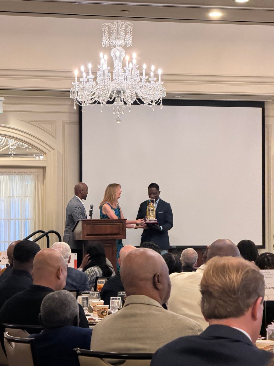 BamaStateSports's tweet photo. Head Women’s Flag football coach Tyrone Poole  Speaks at the Annual Unity Awards Breakfast

Read More ➡️ https://t.co/Gc975Z7Fhy

#SWARMAS1 https://t.co/5YX7auEkl0