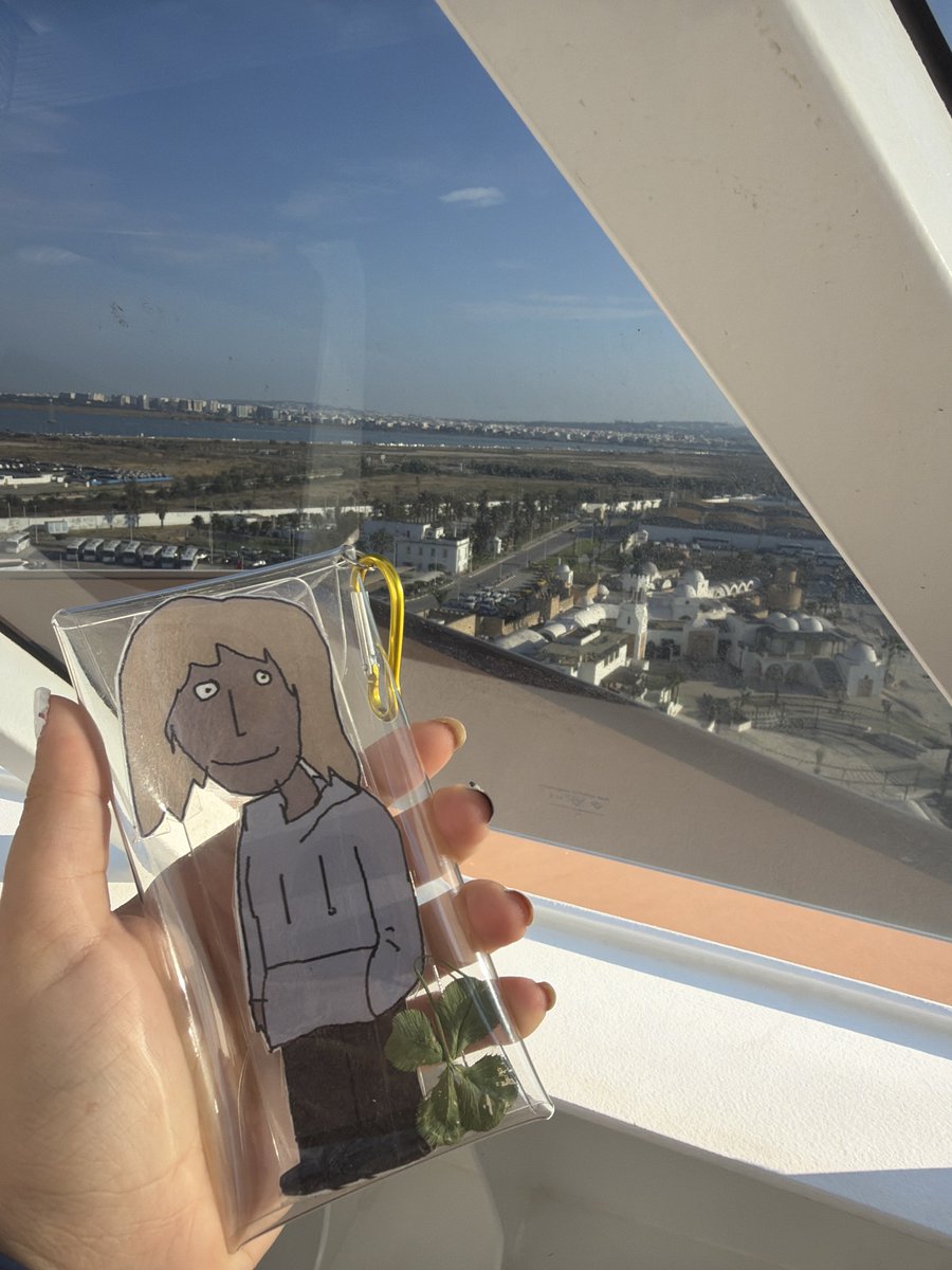 divno_aine's tweet photo. my friend has a small cutout of my oc and it took him to a cruise and now my oc Kurt is in africa how crazy is that https://t.co/NSmhYeiBJn