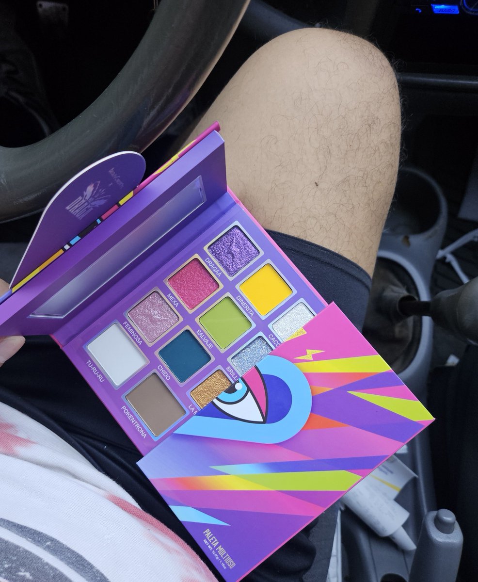 TheLevaDura's tweet photo. Hoy me llego mi paleta de las mas druaga pero me acorde de la gatada a @amelie_lumiere y me entró un corajeeee https://t.co/bddKiC8q2D