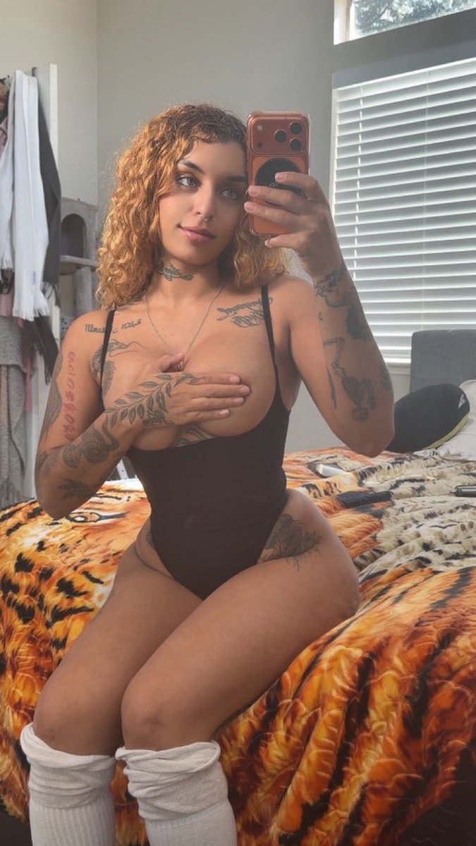 VelvetVixeql's tweet photo. Wann link? Head or sex?👅

#detroitfreaks #313freaks
#detroit #Michigan https://t.co/st2XGGBFsU