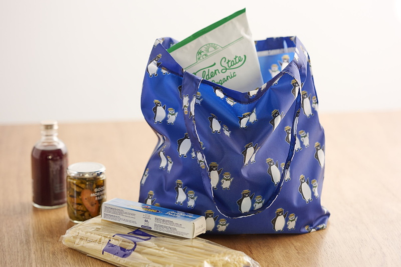 travelwatch_jp's tweet photo. 本日発売「Suicaのペンギン」ぬいぐるみポーチ＆エコバッグ。表情＆柄違い2パターン、オレンジページ増刊付録 https://t.co/BYP0IIbNI9 #Suicaのペンギン https://t.co/rUfaFJ4G5T