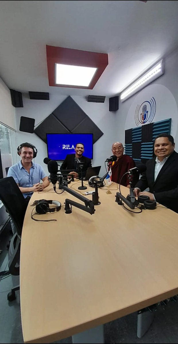 radioanconpa's tweet photo. 🎙️🇵🇦 Radio Ancón conversó con el Venerable Thubten Wangchen, representante del Dalái Lama y de la Administración Central Tibetana para América Latina, durante su visita a Panamá. 🌎

🎥 La entrevista completa estará próximamente en nuestro canal de YouTube: Radio Ancón Panamá. https://t.co/jKryQ99ziW