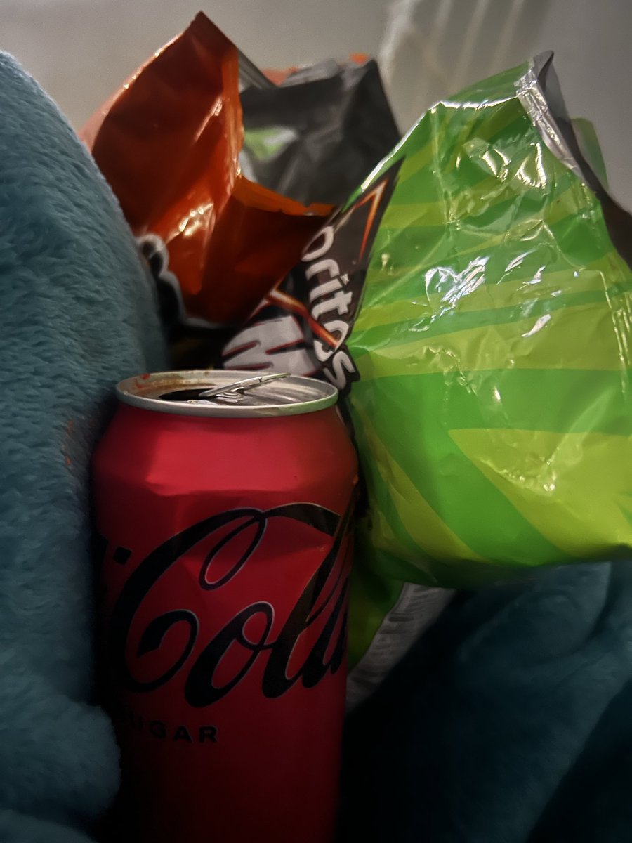 y3miaki's tweet photo. Scrolling through edtwt while eating this😭😭 https://t.co/OnpLgqGDo9