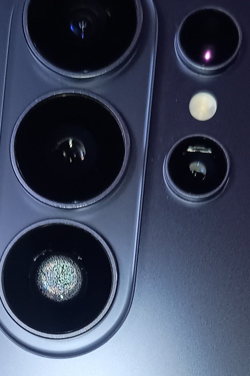 mad09x14's tweet photo. @SamsungIndia this phone cost ₹150k, and this is the problem customers face!! Don't force me making any reels !! Service Centre is worst!! They are very bad!! https://t.co/LRtPhSoidJ