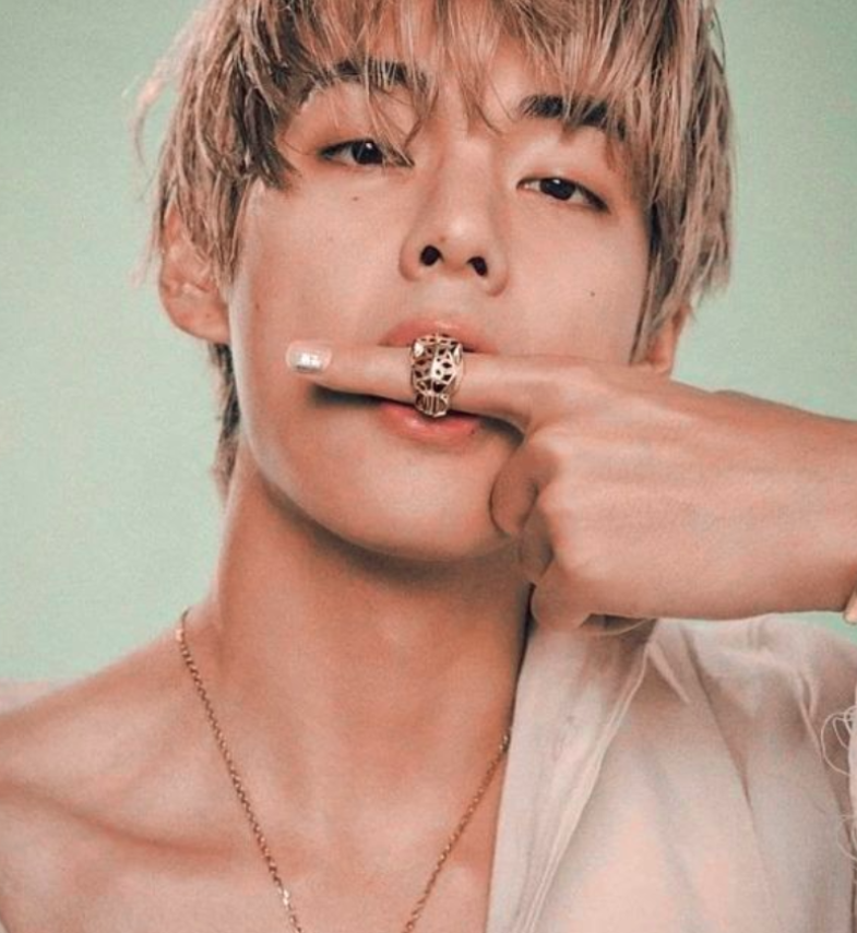 AboutMusicYT's tweet photo. Taehyung of BTS for W Korea, 2023. https://t.co/xyks2PK21m