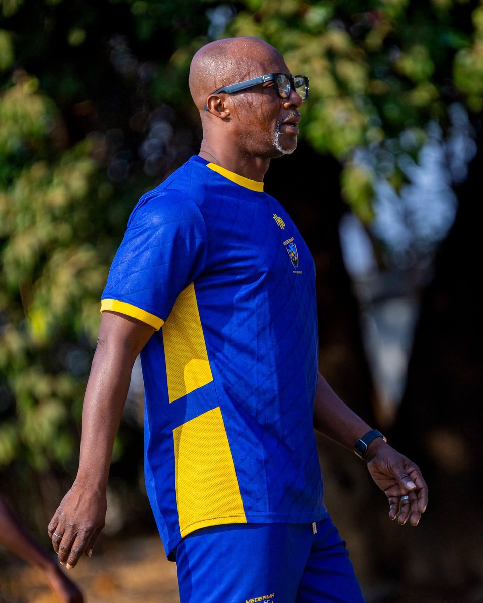 eddybavi's tweet photo. Coach Ibrahim Tanko and Nana Agyeman are the only two unbeaten coaches in the Ghana premier league after 4 round of matches👏

Both coaches have won 2 and also drawn 2 but Coach Tanko has scored 8 goals whereas Coach Agyeman has scored 6 goals 

Can they maintain the unbeaten run https://t.co/FqdmDU0HSA