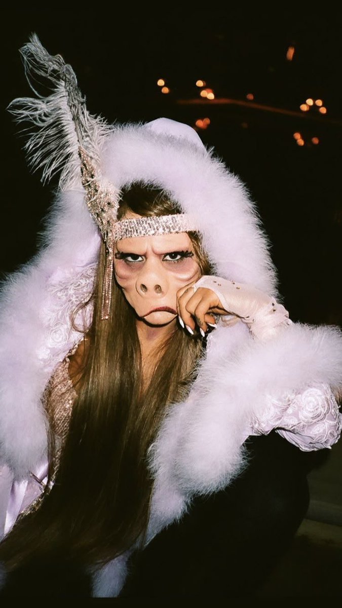 gwskatt's tweet photo. happy october 1st 🎃🖤 https://t.co/nNyDdr2Bnk