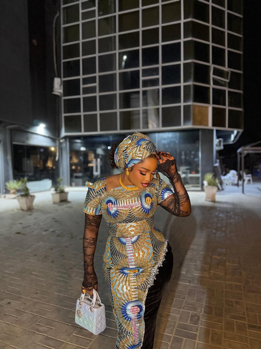 real_maryam_y's tweet photo. Also pretty at night 🫦🍂 https://t.co/kC5R0oL2Pl
