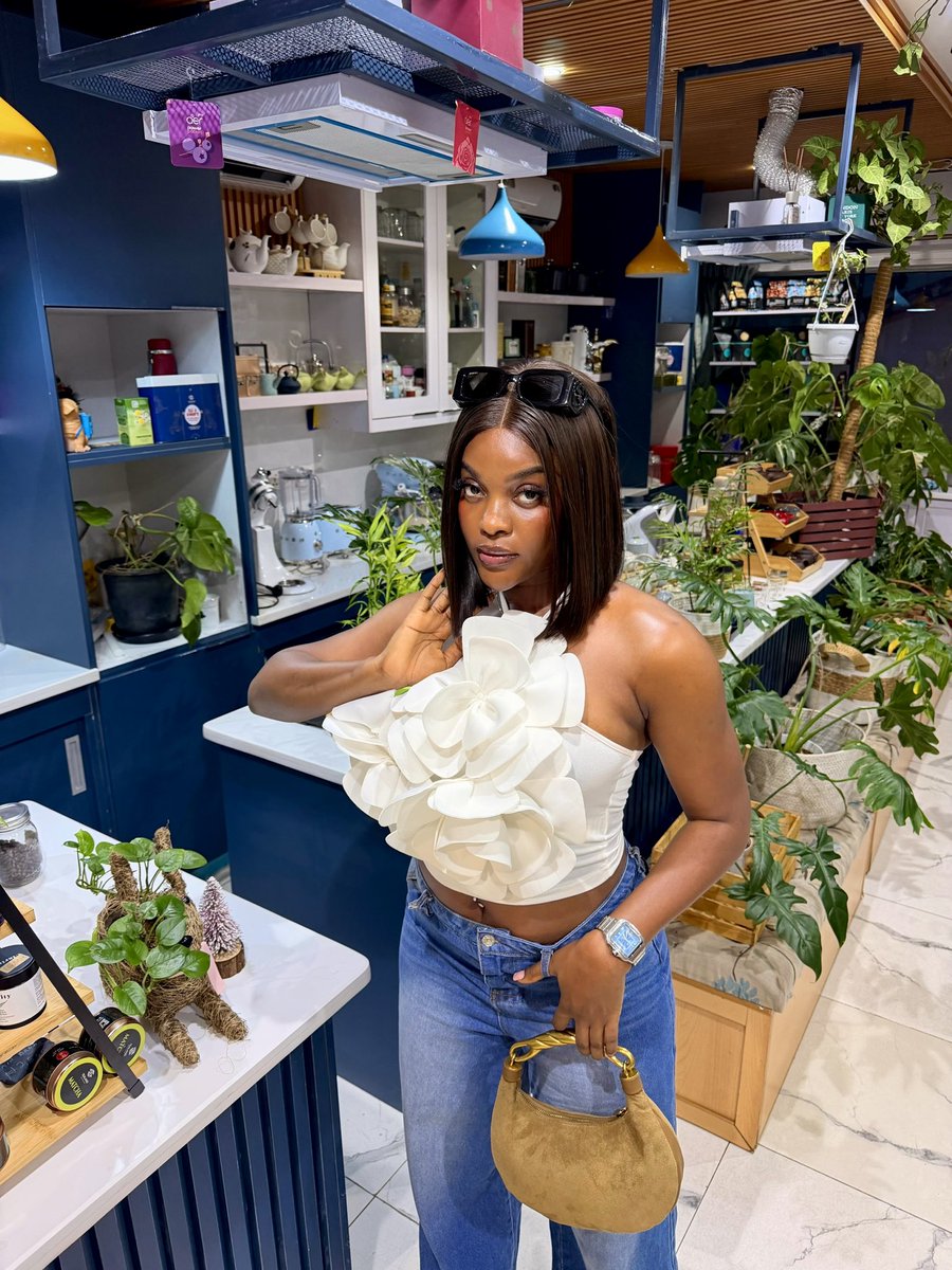Flairtitude's tweet photo. Denim Queen FR🤍💙 https://t.co/y8GPZbSBD5
