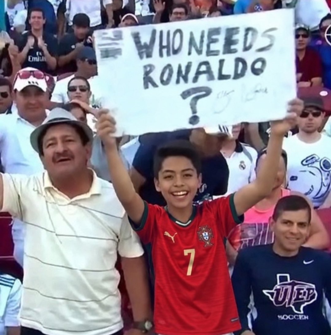 Afa1024's tweet photo. @ArielipilloPlus 🤣🤣🤣 quien quiere a penaldo 🤣🤣 https://t.co/rXKvNQ9kfu