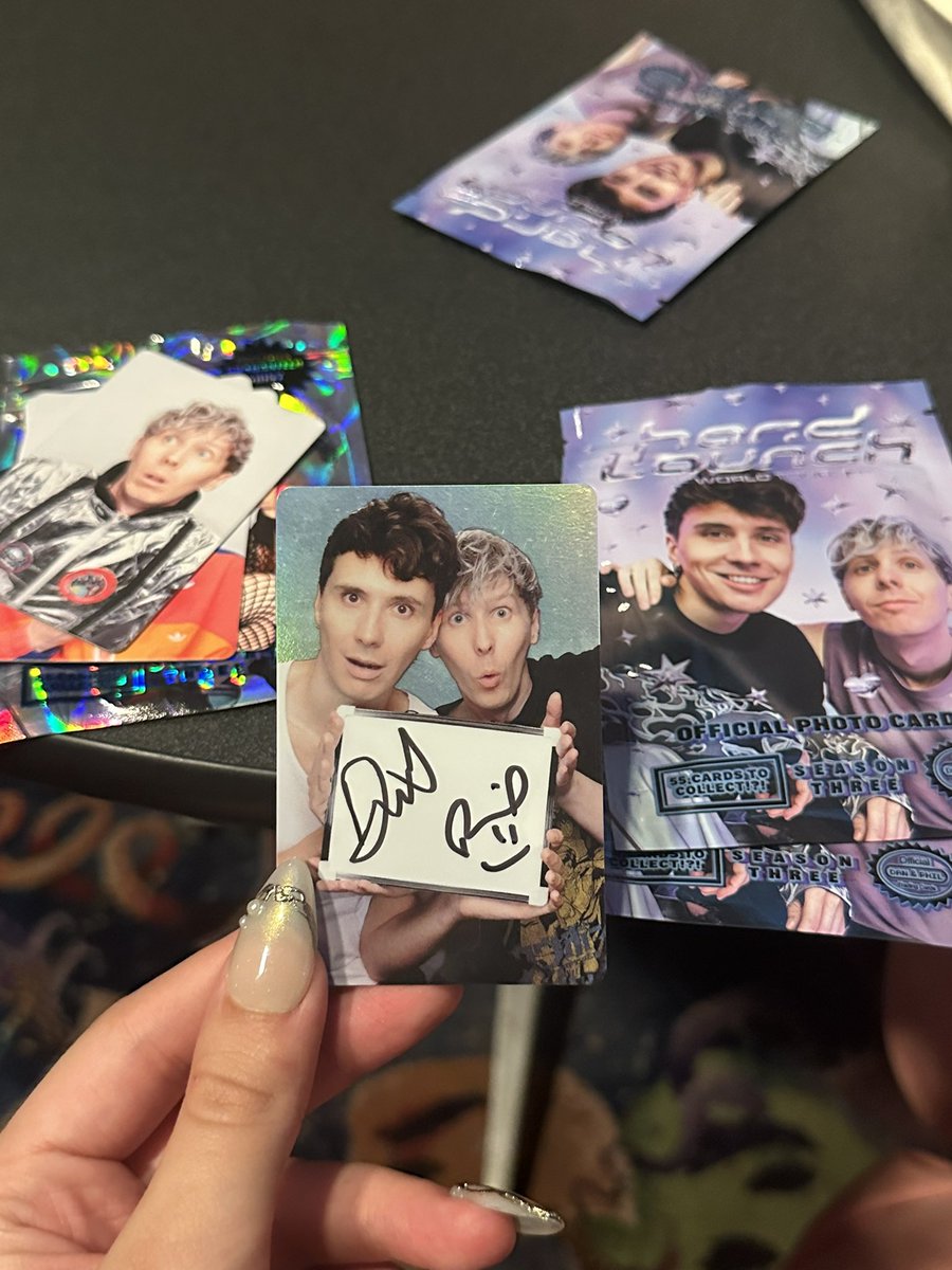 llilachowell's tweet photo. GUYS. I PULLED THE SIGNED CARD https://t.co/lQsEB8LCPE