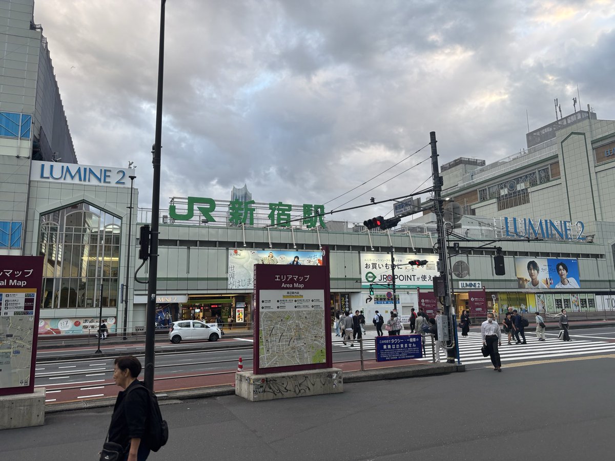 masahirogames's tweet photo. 東京着いた！
半パン部屋着スタイルはミスった
寒いやんけ〜笑 https://t.co/Yt7eD18qnL