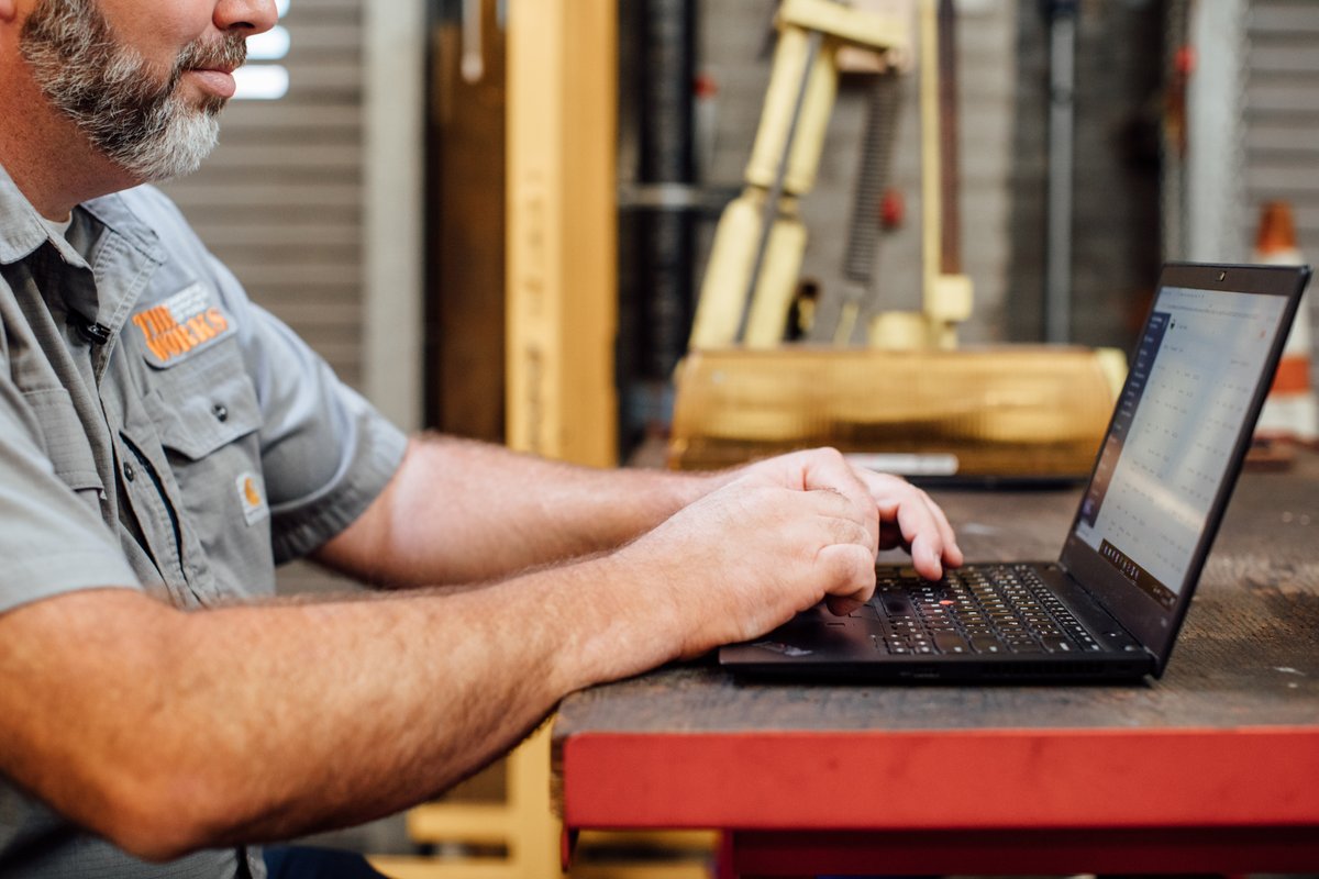 ConstructionEqt's tweet photo. An AI assistant for the fleet shop? 🤖 @fleetio's AI Service Advisor can prioritize issues, draft work orders, review costs, and approve low-risk repairs within fleet-set limits. Fleetio says assets returned to service 2.5 hours sooner per repair during its six-month beta. Whoa. https://t.co/VoeCxBo65o