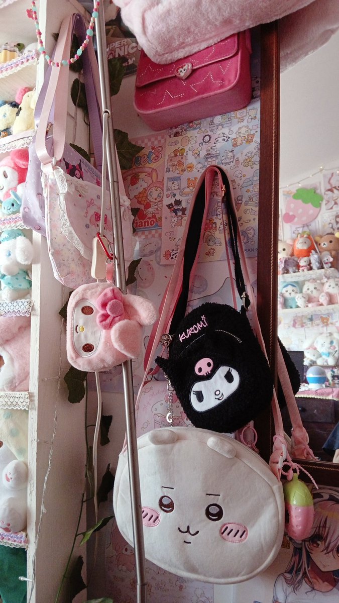 cori_ange's tweet photo. Not-so-conventional photos of the views from my room #cutecore #cutecore🎀🦴🍮🐾 #kawaiikei #cuteroom #plushies https://t.co/hdiiB9ryWP