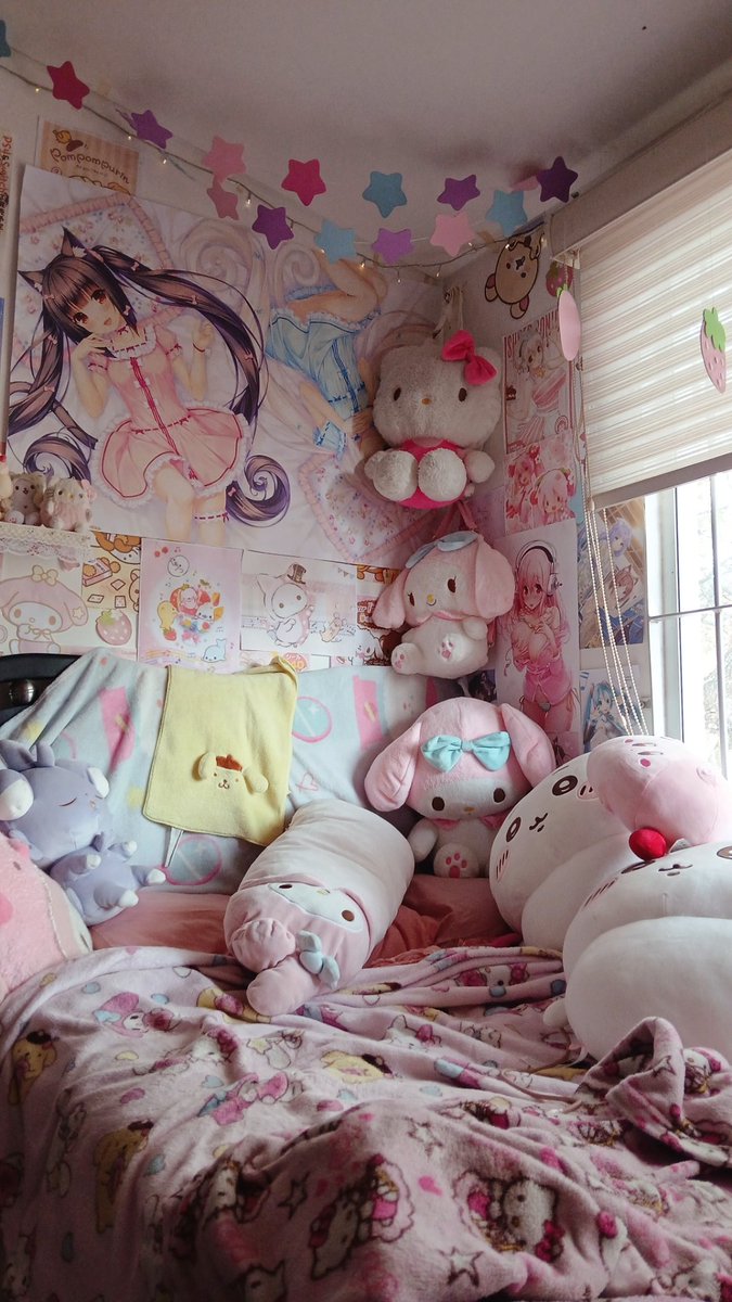 cori_ange's tweet photo. Not-so-conventional photos of the views from my room #cutecore #cutecore🎀🦴🍮🐾 #kawaiikei #cuteroom #plushies https://t.co/hdiiB9ryWP