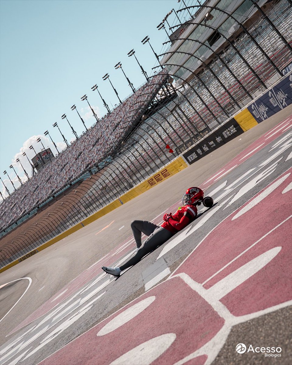 unlvfootball's tweet photo. Off to the races 🏎️

@TAKEHIMDEEP | @AcessoBiologics https://t.co/B6QFpSX9Gf