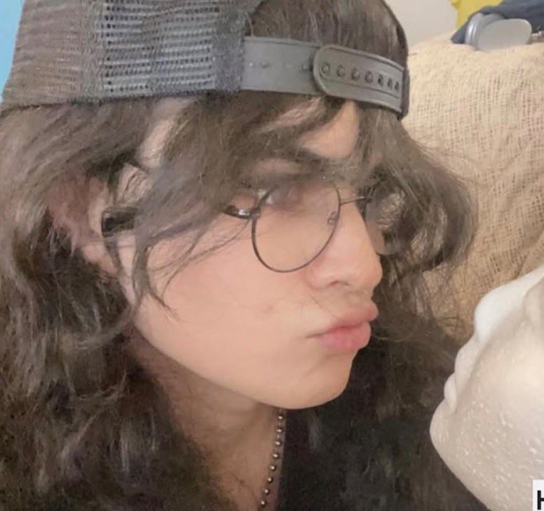 ditzydidlydee's tweet photo. her derp ass swag here 😍😍 https://t.co/XHv0cSDR5K