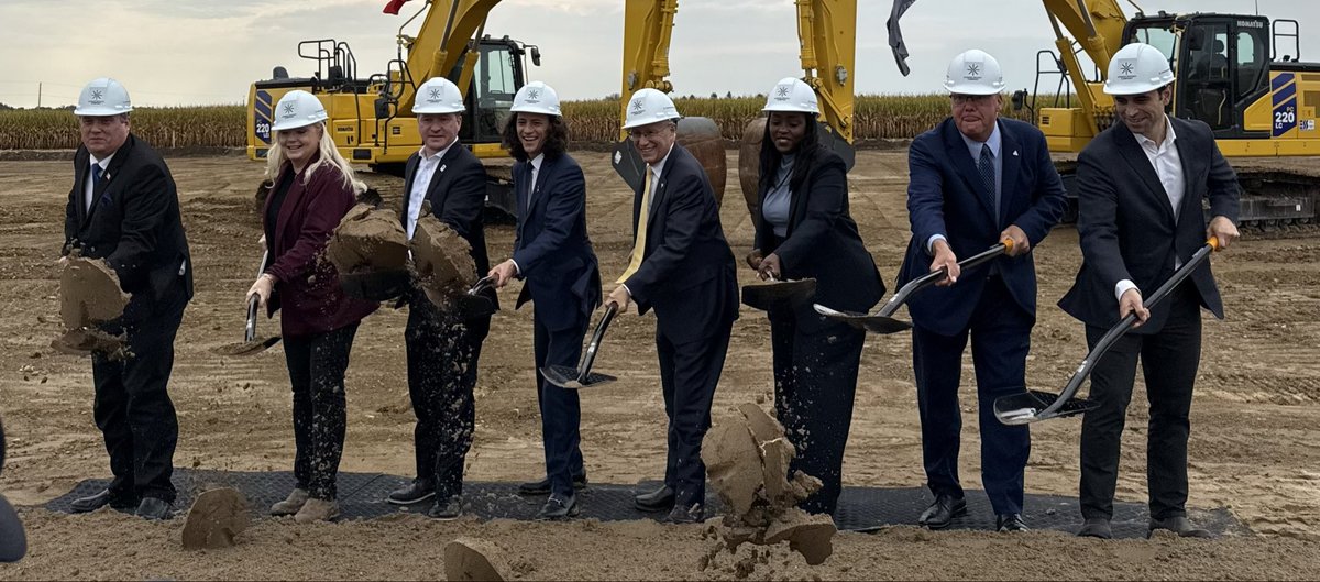 VictorFedeli's tweet photo. Today, our government joined Canada Rocket Company to celebrate the official groundbreaking of their large-rocket engine testing facility in London, Ontario. 🚀

The first of its kind for Canada, this $30 million investment will create 40 new jobs, anchoring Ontario workers at the heart of Canada’s sovereign launch capabilities while ensuring that critical aerospace technologies designed and developed in Canada can be tested on our soil.

🇨🇦: https://t.co/nYH6NzGENV

@investontario 
@RobFlackEML