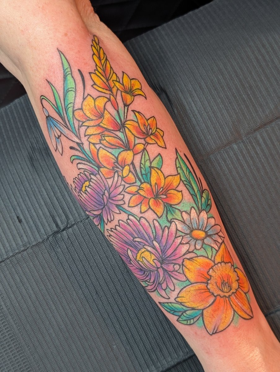 tattoomike454's tweet photo. Birth flowers on bright. 
#birthflower #flowers #pretty #bright #tattoo #tattoos #tattooartist https://t.co/vWguf5ftwG