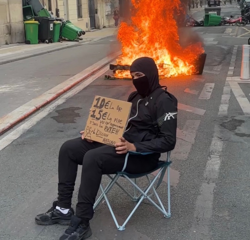 sphflc's tweet photo. l’aura de la photo enft juste rendez moi mes 17 ans svp je les ai mal utilisés https://t.co/K4weogJn7F