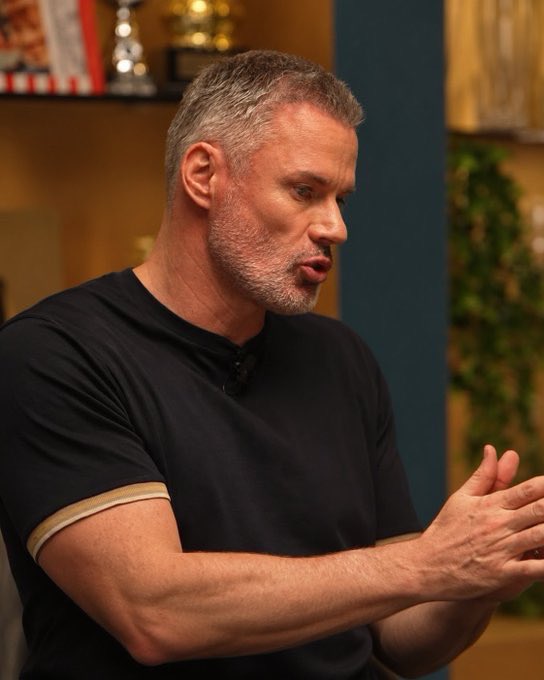 Lemonbryz's tweet photo. 🚨🎙️ Jamie Carragher on Jorge Jesus winning three consecutive Nations League matches with Portugal following the situation with Cristiano Ronaldo:

🗣️ Jamie Carragher: "Listen, you can criticize Jorge Jesus all you want for how he handled the situation with Cristiano Ronaldo. You can dislike the man, dislike his personality, or say he should have shown more respect to an absolute legend of the game.

"But what you cannot do is stand here and tell me he doesn't know his job.

"Look at the football this Portugal team is playing under him. Three wins out of three in the Nations League, coming away to a venue as tough as Copenhagen and scoring four goals—that doesn't happen by accident. The tactical structure, the technicality, the movement—the man knows exactly what he's doing at this level.

"Trust me, Jorge Jesus is an elite manager. He makes brutal decisions, even the ones that make him deeply unpopular, because he believes it's for team progress. He looks at his tactical setup, decides what gives Portugal the absolute best chance to win, and executes it without fear.

"He knows what is best for this group, and at the end of the day, people need to get one thing clear in their heads: it’s Portugal FC, not Ronaldo FC."