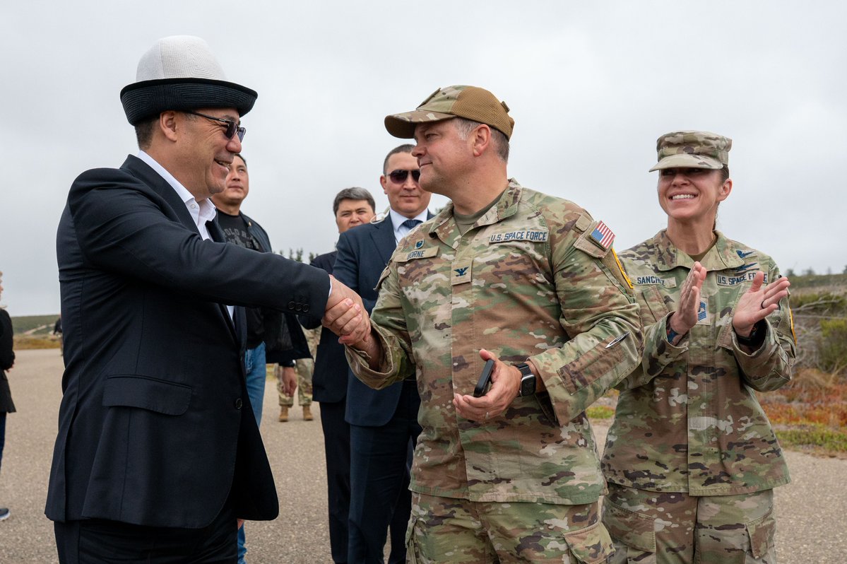 SLDelta30's tweet photo. @SLDelta30 leadership joined Kyrgyz President Sadyr Zhaparov to watch @SpaceX #Transporter18 launch 130 payloads to LEO—including Kyrgyzstan’s 1st national satellite! 🛰️
✅66 launches in 2026
✅Expanding global partnerships
@USSpaceForce | @DeptofWar https://t.co/7YkXkJFrbM
