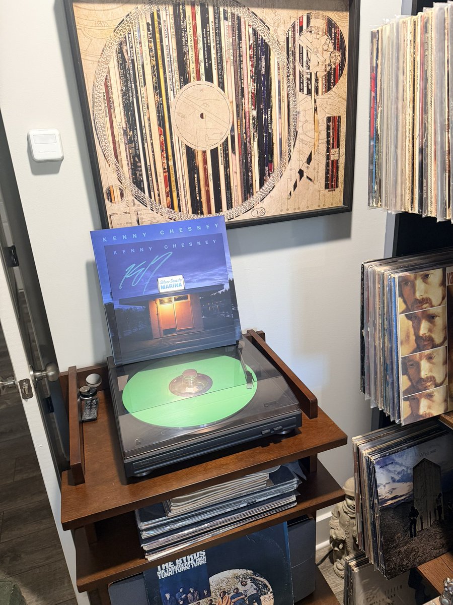 KeithPrice58's tweet photo. Been waiting a couple of months for the new @kennychesney vinyl https://t.co/xIoq7eKqUp