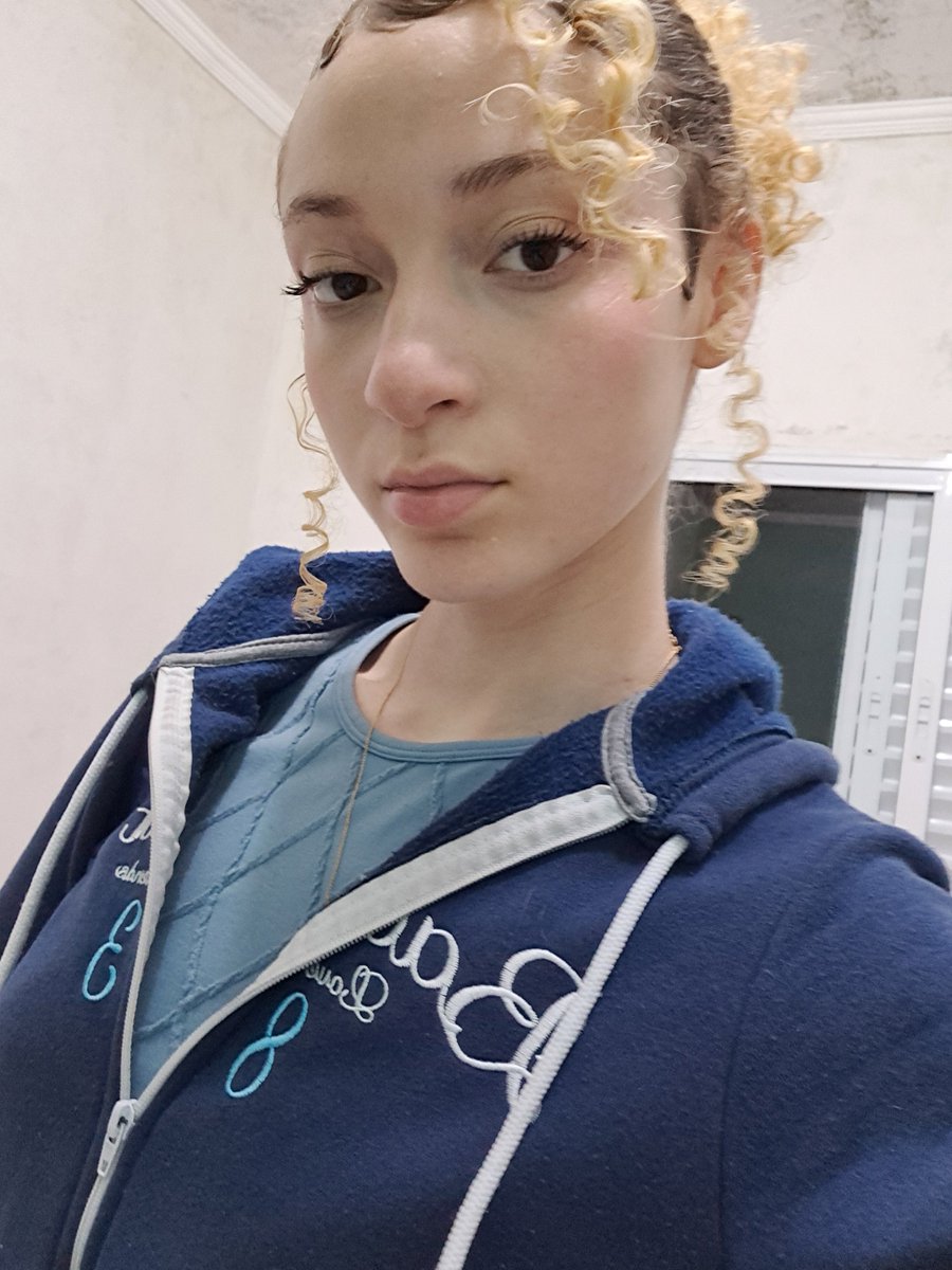 GabsSamy's tweet photo. Eu sou viciada em tirar fotos https://t.co/L4QugH4hR9