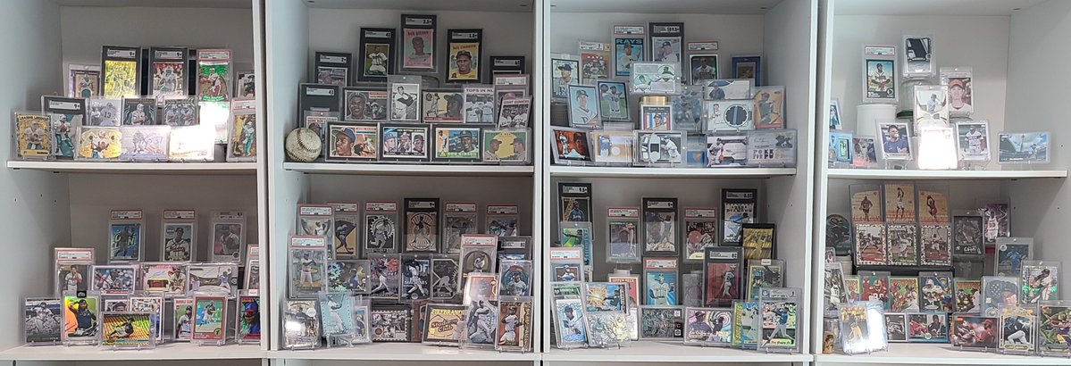 coryhansen16's tweet photo. 2 Griffey shelves
1 Die-Cut or Acetate only #thekid
1 Favorite Griffeys
1 Acuña shelf #chopon https://t.co/ebWXVLa5JF