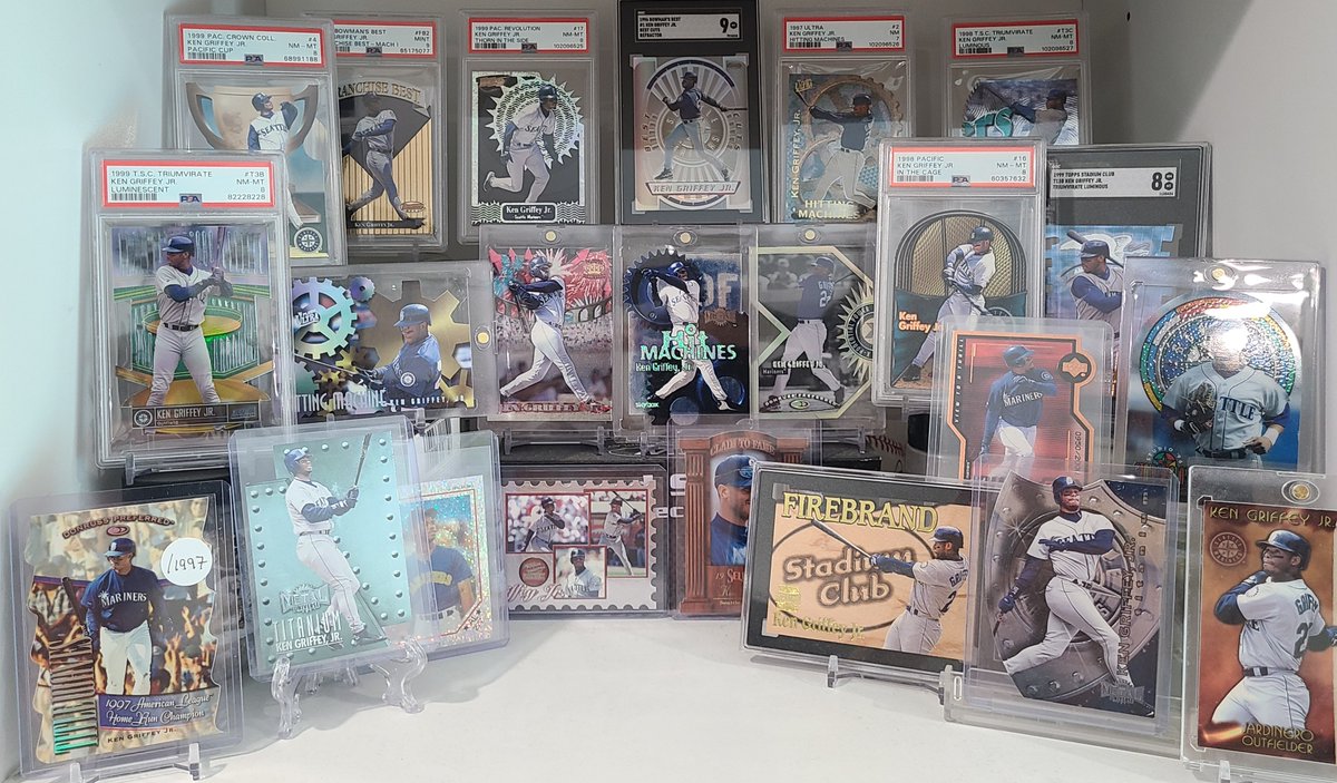 coryhansen16's tweet photo. 2 Griffey shelves
1 Die-Cut or Acetate only #thekid
1 Favorite Griffeys
1 Acuña shelf #chopon https://t.co/LJbfdopIyy
