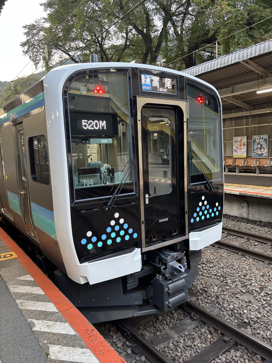 oton_chan's tweet photo. JR中央本線、新車両🚃

🚗の新車と同じ匂い
今までより揺れが少ない❓

#JR東日本 https://t.co/EVOhhpRHxa