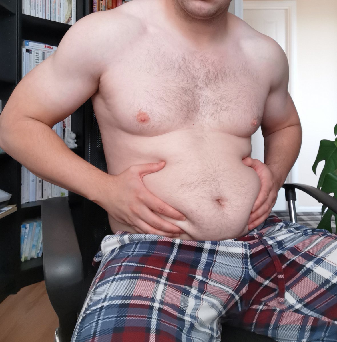 hereturnsgrom's tweet photo. Thicker and thicker https://t.co/0lq1swoMvS