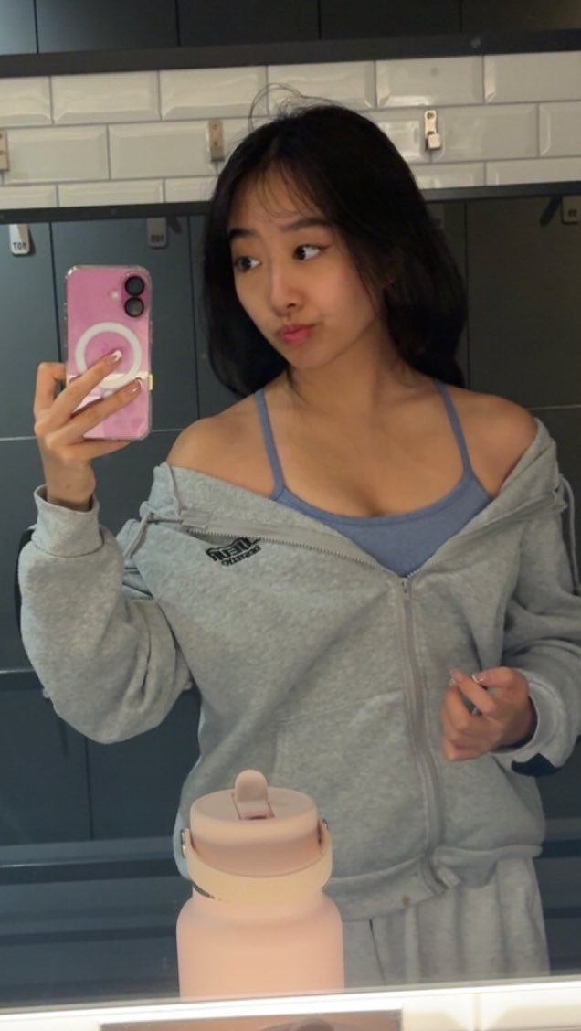 luumittv's tweet photo. guess who’s back :3 https://t.co/fkevz1PMzm