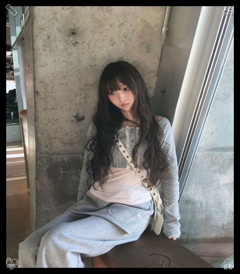 fbfTBU2LABK6mWY's tweet photo. 🛻Frozen blackcurrants Blackcurrants, frozenFor lunch, I eat at a small café near the Trevi Fountain, ordering a salad with fresh greens, tomatoes, and mozzarella, and a glass of iced tea, the simple meal refreshing and delicious, perfect for a warm day. https://t.co/RnCOczZMJP