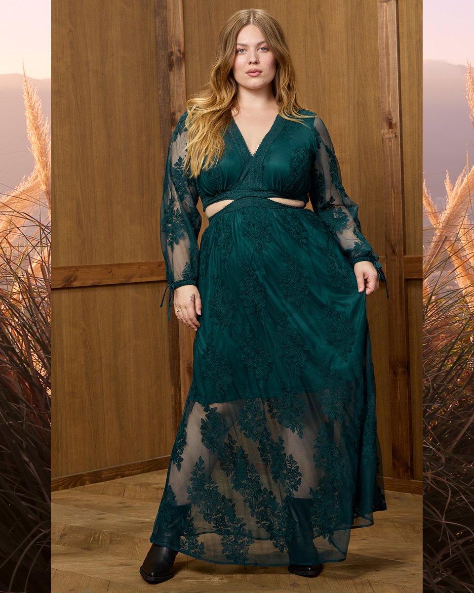 Torrid's tweet photo. It’s looking like a Festi fall 🍁✨ Shop now: https://t.co/MPjbDVKQA7 https://t.co/qOsjhrjfec