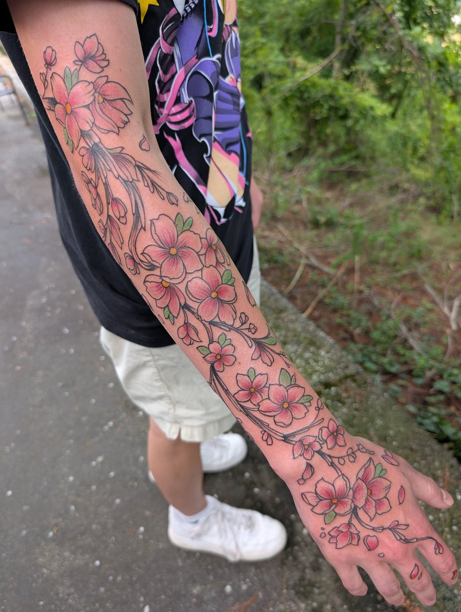 tattoomike454's tweet photo. Drawn-on cherry blossom arm.
#sakura #cherryblossom #japanese #tattoo #tattoos #tattooartist https://t.co/hASUEu0pTk