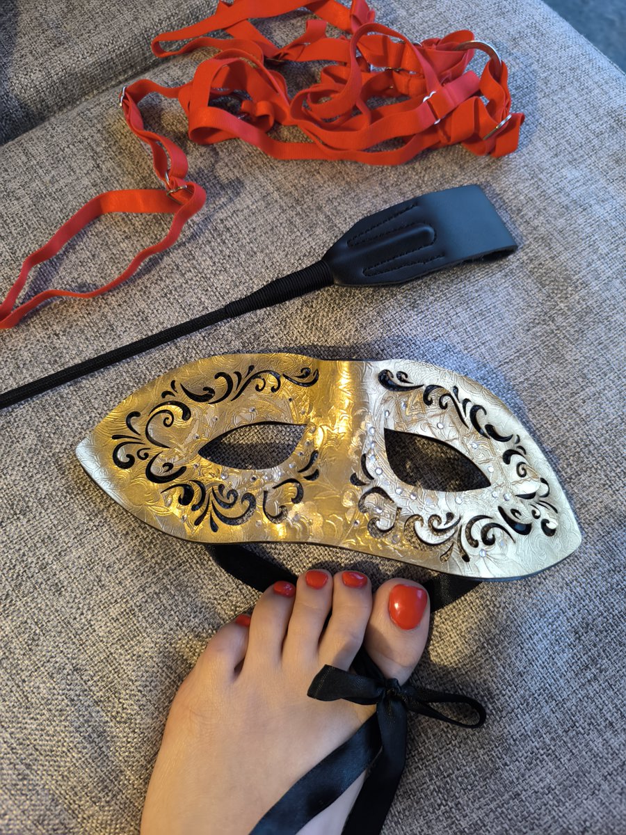 YourSweetAg's tweet photo. Would you be wearing handcuffs, or holding the crop?𓀏☍❤️‍🔥𓍯
...
𝑇𝑒𝑛𝑑𝑟𝑖𝑎𝑠 𝑝𝑢𝑒𝑠𝑡𝑎𝑠 𝑙𝑎𝑠 𝑒𝑠𝑝𝑜𝑠𝑎𝑠 𝑜 𝑠𝑜𝑠𝑡𝑒𝑛𝑑𝑟𝑖𝑎𝑠 𝑙𝑎 𝑓𝑢𝑠𝑡𝑎?𓀏☍❤️‍🔥𓍯
#Kinks #Feet #Foot #FeetFetısh #FootFetısh #SexyFeet #FeetGoddess #WorshipMe #FeetLover #Handcuffs #Crop https://t.co/IT2RkScDLz