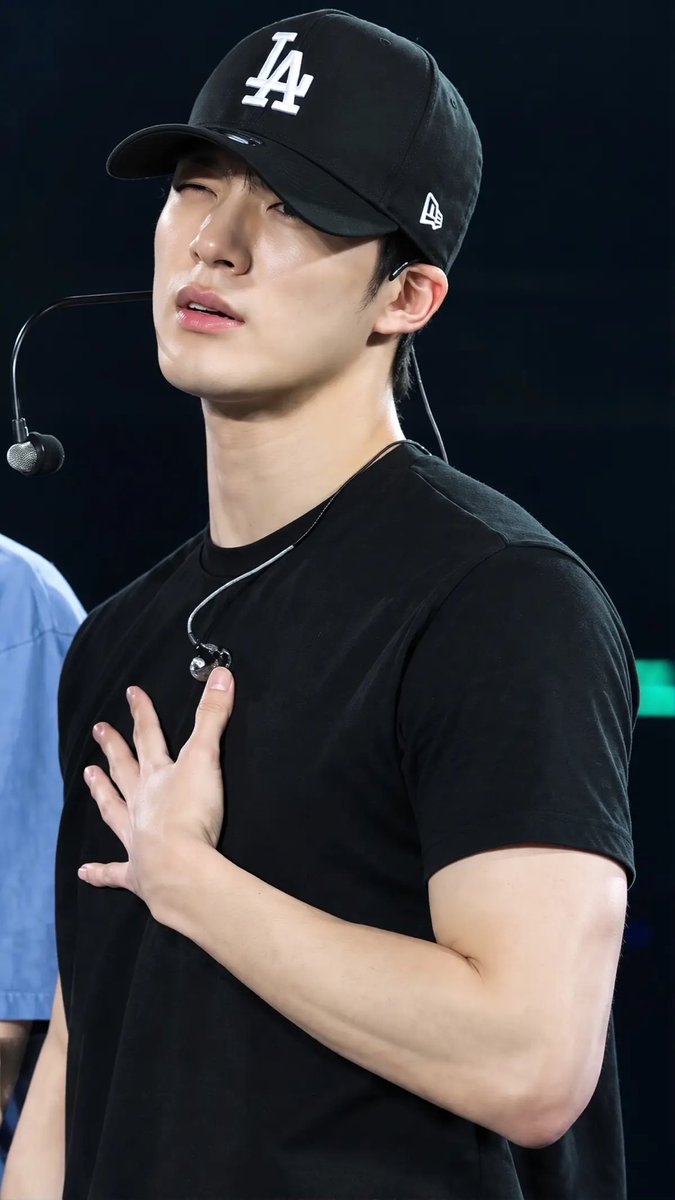 nawoonell's tweet photo. jeno in a black tee will always be my weakness https://t.co/70wDefEhwM