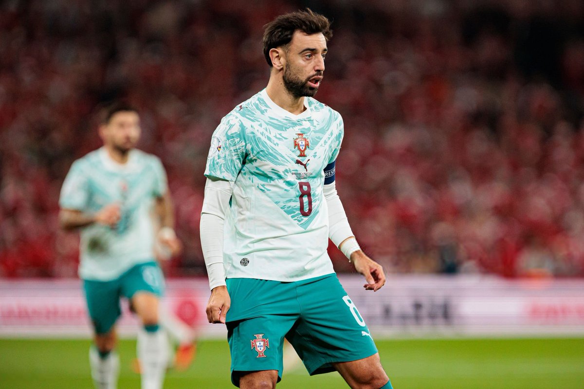 TouchlineX's tweet photo. 🚨 𝗖𝗥𝗔𝗭𝗬 𝗙𝗔𝗖𝗧: Bruno Fernandes created more chances tonight than in all his 2026 World Cup games combined.

Bruno managed to create a whopping 5 chances today, and he was able to create only 4 chances in 5 World Cup matches. https://t.co/WjkNmbB2jE