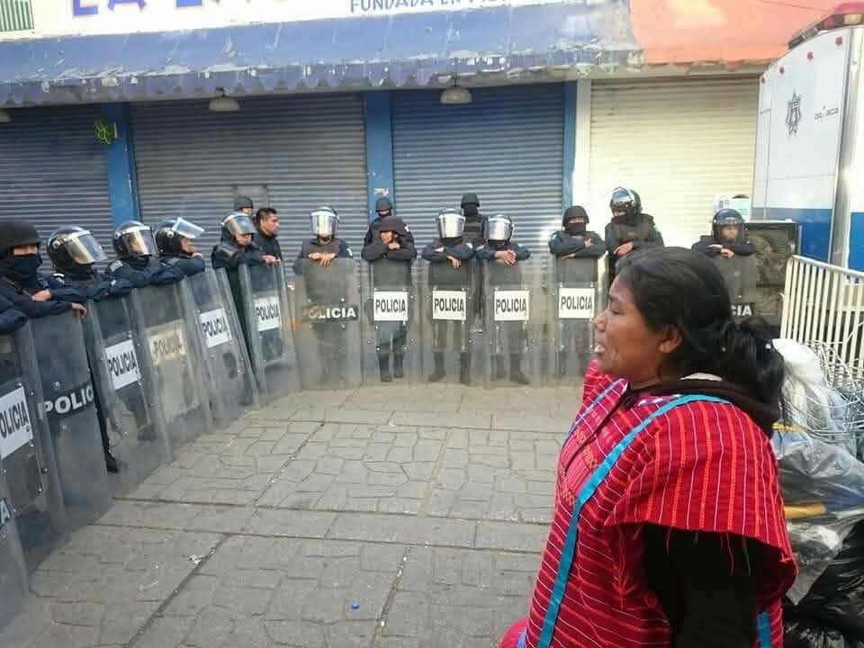 LorenaMerinoM_'s tweet photo. Más de 16 años desplazados y @salomonj sigue sin resolver la situación de los #triquis de Copala. Familias encabezadas por Lorena Merino Martínez continúan esperando vivienda, territorio y una reubicación digna. @CIDH @chiaraUNHCR @Claudiashein @AcnurMexico @ECHO_LatAm #Oaxaca https://t.co/yWDCNMYhZ9