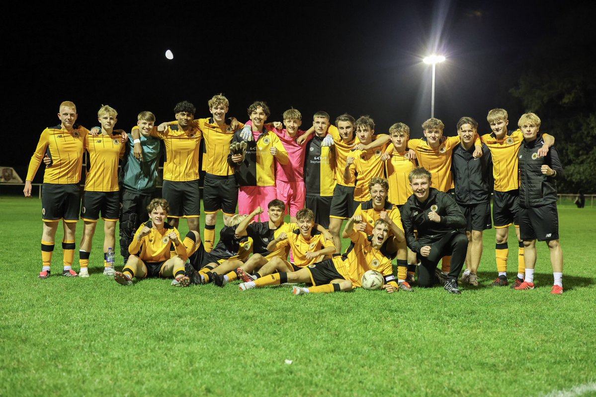 bufcacademy's tweet photo. 🙌 🧡🖤 

📸 @1bray_c

#UpThePilgrims 🧡🖤 #FAYouthCup 🏆 https://t.co/354C3bf0bV