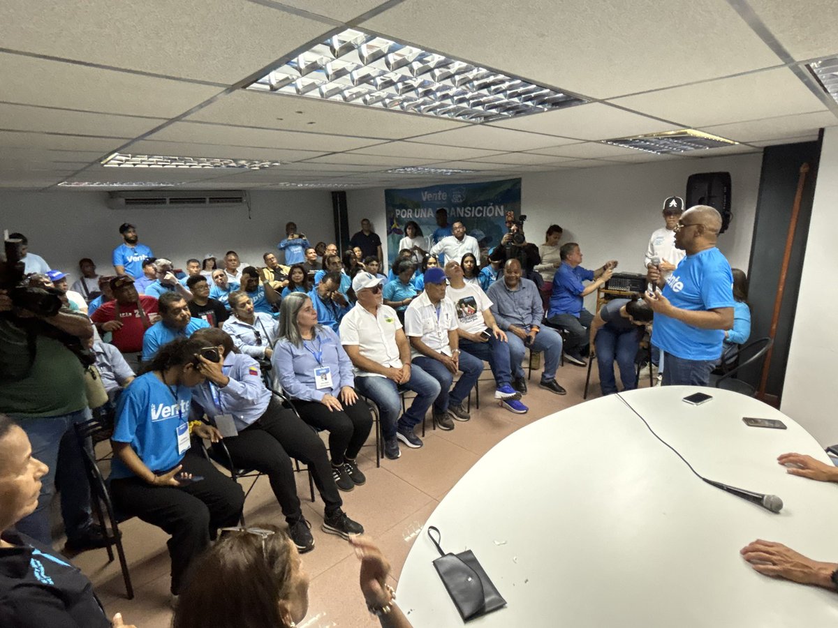 VenteJBolivar's tweet photo. #AHORA Reinaguracion de la sede oficial de @ventevenzuela en el estado Bolívar, reaperturamos la casa de la libertad en Bolívar https://t.co/LQPGhXjdQd