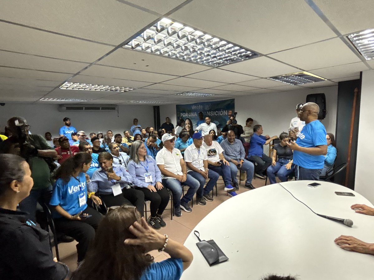 VenteJBolivar's tweet photo. #AHORA Reinaguracion de la sede oficial de @ventevenzuela en el estado Bolívar, reaperturamos la casa de la libertad en Bolívar https://t.co/LQPGhXjdQd