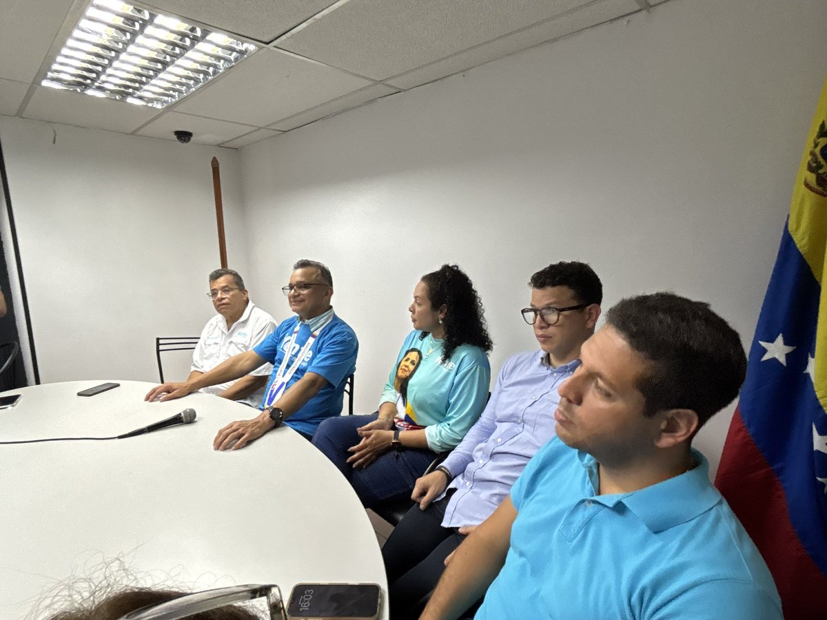 VenteJBolivar's tweet photo. #AHORA Reinaguracion de la sede oficial de @ventevenzuela en el estado Bolívar, reaperturamos la casa de la libertad en Bolívar https://t.co/LQPGhXjdQd