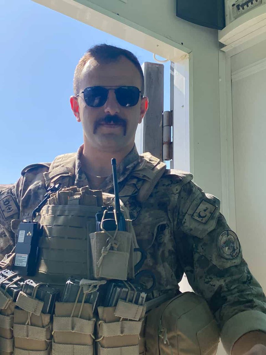TurkPolisiTC's tweet photo. Bitlis şehidimiz Polis Memuru Ertuğrul Kırık'ı şehadetinin yıl dönümünde rahmetle anıyoruz. Ruhu şad olsun. (2 Ekim 2023) https://t.co/QpwVNjdCJB