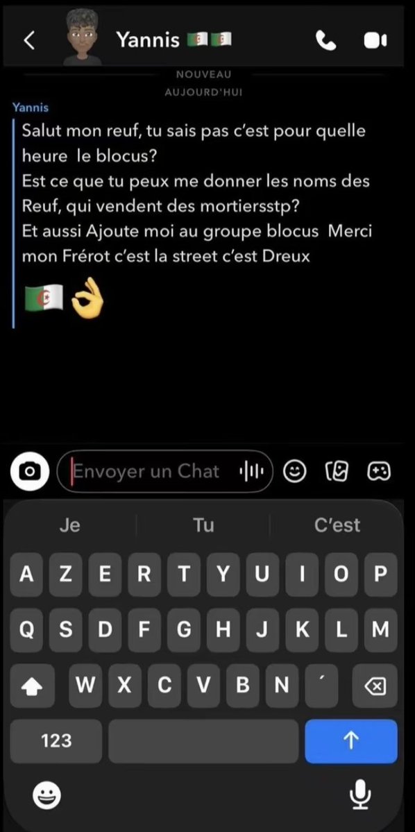 a3krm93's tweet photo. Les keuf sur snap 😂😂
#pourtoi #fyp #blocus #france #manifestation #snapchat #police https://t.co/cfgyoQrq0E
